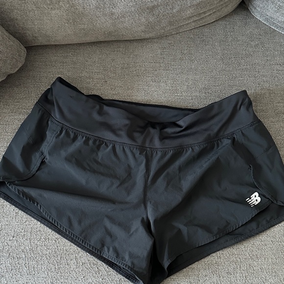 New Balance Shorts with liner - Picture 1 of 5